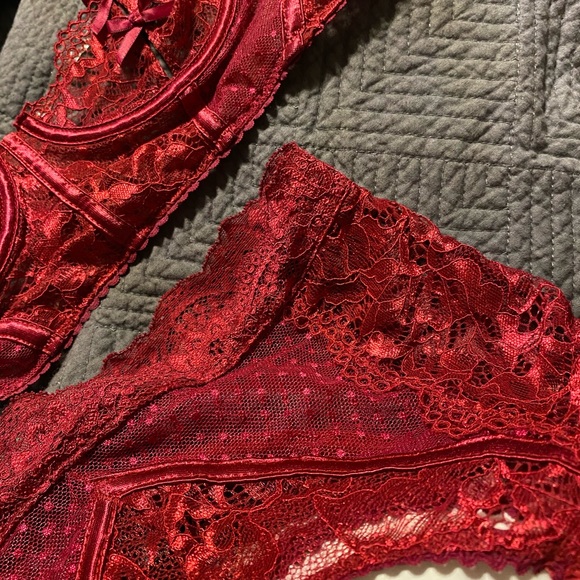 Red Lingerie WITH BRA & GARTER - Picture 8 of 8